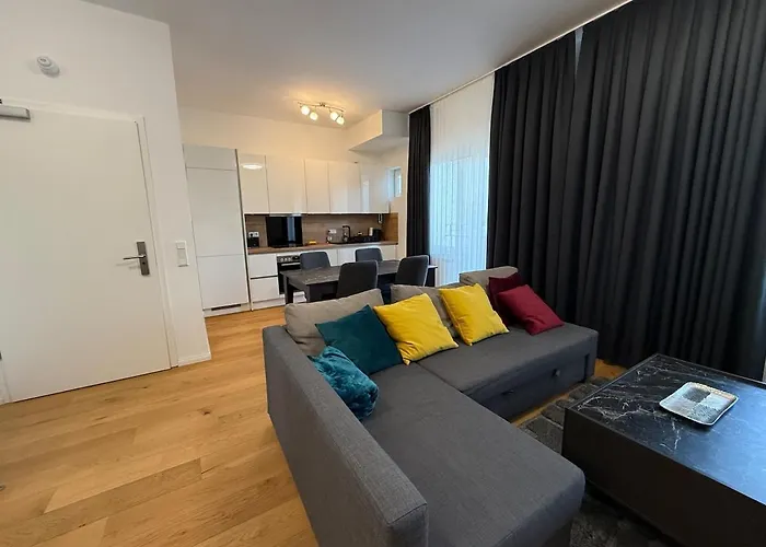 2 Zimmer Wohnung Auf Den Koelner Ringen!